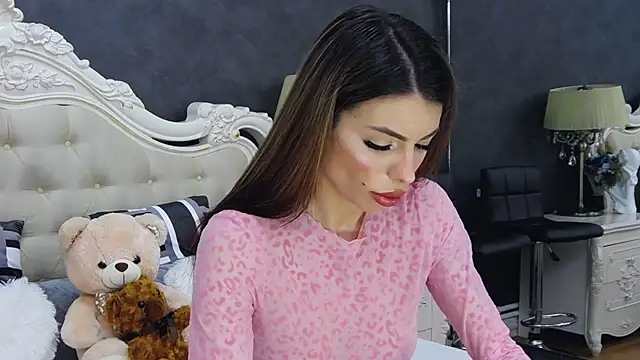 LaraDivine online show from April 17, 2026, 6:38 am