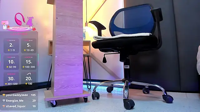 SophieHarris  online show from March 13, 2025, 10:43 pm