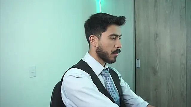 dam0n fr0st online show from December 17, 2024, 7:15 pm