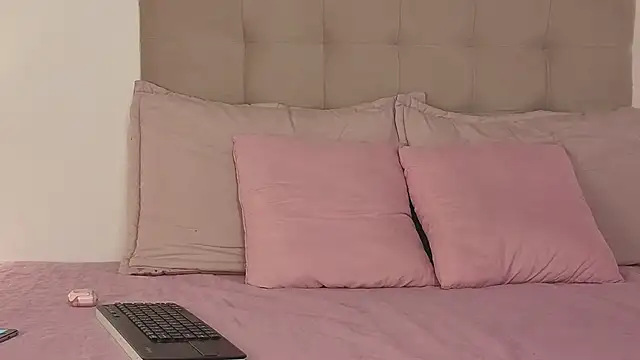 AnneGagner online show from April 5, 2026, 7:44 pm