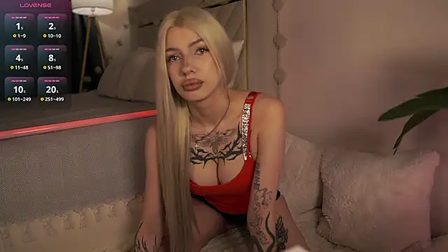 Snapshot of LolaStifler chatting on January 24, 2025, 12:09 am LolaStifler online show from January 24, 2025, 12:09 am