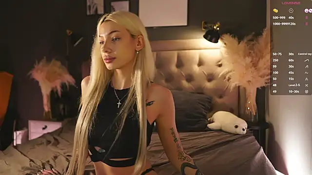 Snapshot of LolaStifler chatting on February 22, 2025, 5:46 pm LolaStifler online show from February 22, 2025, 5:46 pm