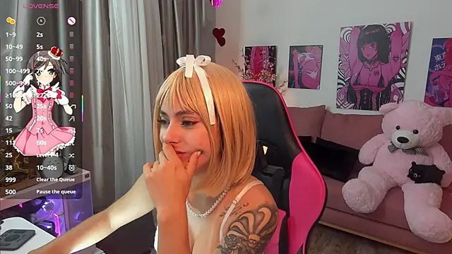 annieesweett online show from April 21, 2026, 2:51 am