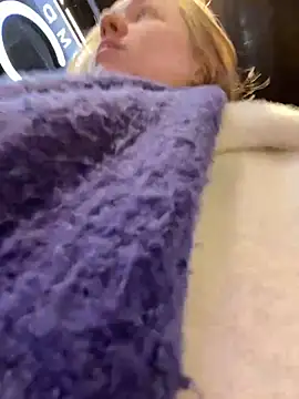 SuzieMurray online show from December 18, 2024, 9:14 am