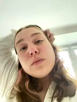 SuzieMurray online show from September 15, 2025, 12:38 pm