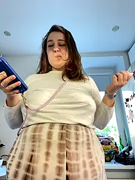 SuzieMurray online show from September 25, 2025, 10:19 am