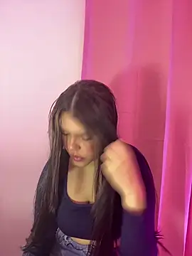 kimberlyhills1 online show from December 18, 2025, 8:26 pm