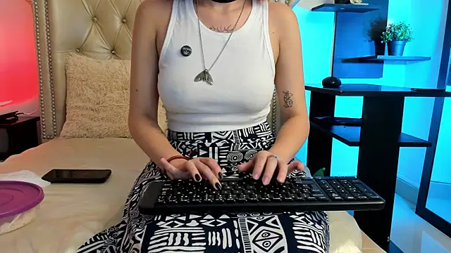 AlexaFoxy18 online show from December 10, 2024, 4:24 am