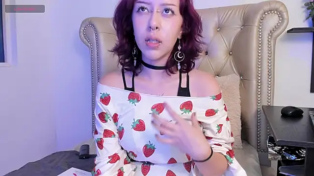 AlexaFoxy18 online show from February 12, 2025, 4:23 am