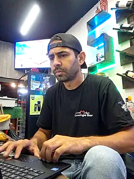 Snapshot of Alsaud1106 chatting on February 21, 2025, 9:43 pm Alsaud1106 online show from February 21, 2025, 9:43 pm