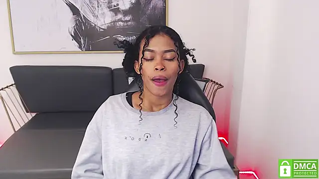 Shenna brunette  online show from January 22, 2025, 1:11 pm