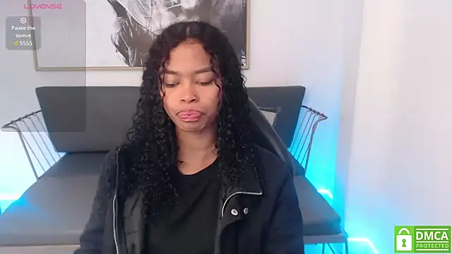 Shenna brunette  online show from January 25, 2025, 1:08 pm