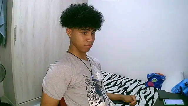 Snapshot of sexy_diamante_ chatting on December 22, 2025, 5:32 pm sexy diamante online show from December 22, 2025, 5:32 pm