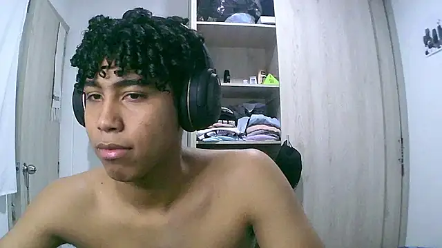 Snapshot of sexy_diamante_ chatting on February 16, 2026, 4:08 am sexy diamante online show from February 16, 2026, 4:08 am