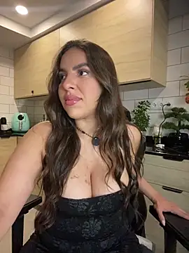 brazilianbbinuk online show from November 14, 2025, 9:35 pm