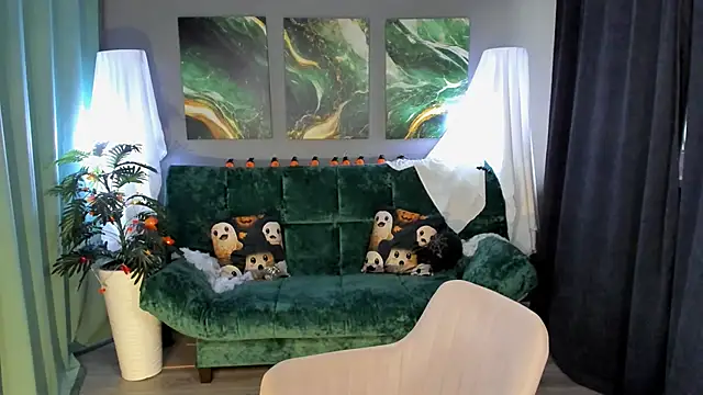 MichelleOrtis online show from October 27, 2025, 12:20 pm