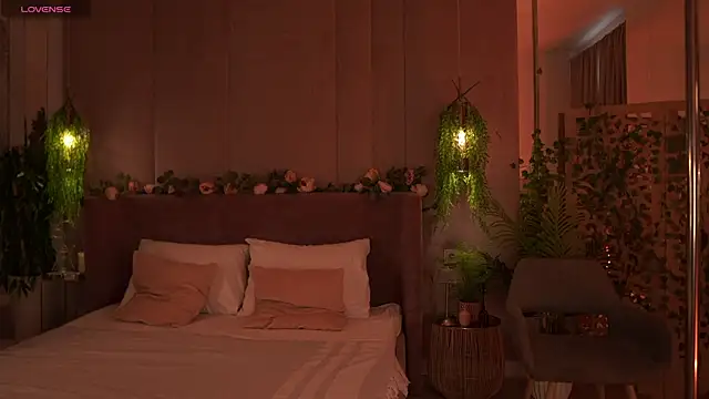 Smiley Mia online show from September 24, 2025, 5:11 am