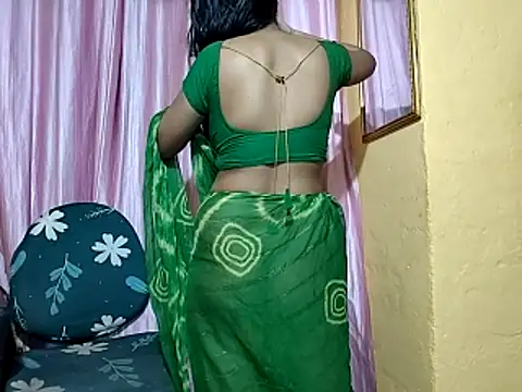 poojaxxx65 online show from December 16, 2025, 11:32 pm