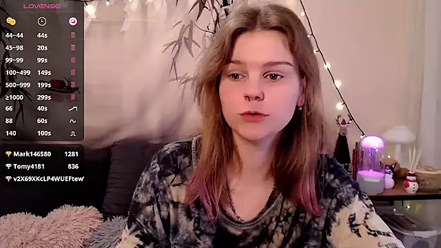 Moona xx online show from January 19, 2025, 6:00 pm