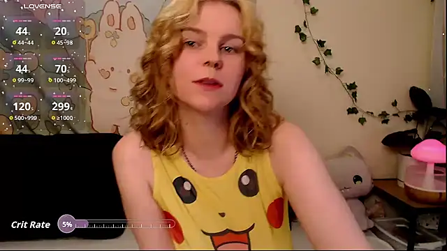 Snapshot of Moona_xx chatting on May 12, 2026, 10:51 pm Moona xx online show from May 12, 2026, 10:51 pm