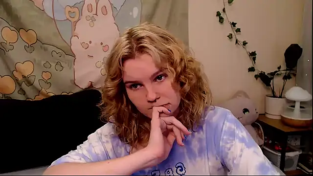 Snapshot of Moona_xx chatting on June 24, 2026, 10:31 pm Moona xx online show from June 24, 2026, 10:31 pm