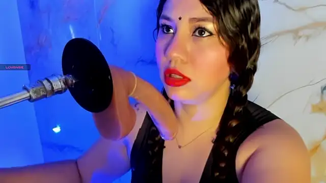 hade cute online show from April 9, 2026, 3:39 pm