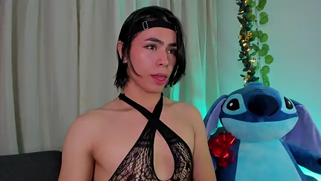 Little michell online show from April 6, 2026, 1:47 am