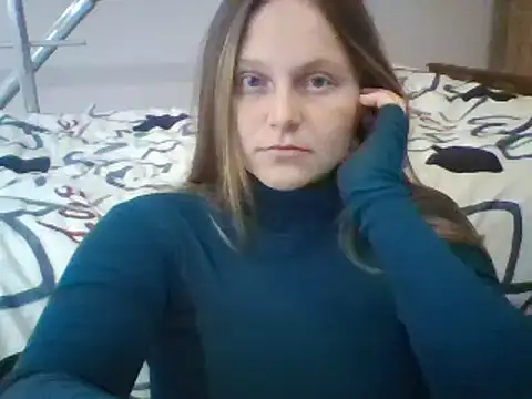 Evasapples online show from February 26, 2025, 8:33 pm