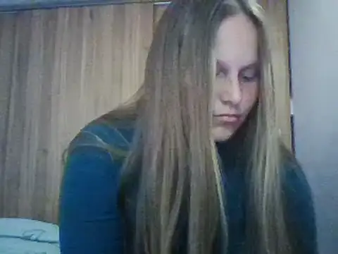 Evasapples online show from March 12, 2025, 9:03 pm