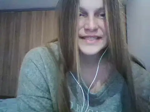 Evasapples online show from March 21, 2025, 4:51 pm