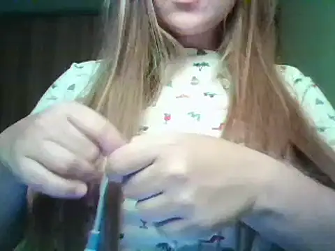 Evasapples online show from October 18, 2025, 9:37 pm