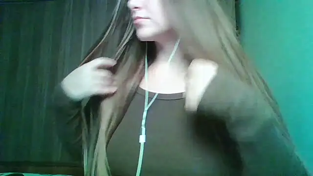 Evasapples online show from November 28, 2025, 9:39 pm