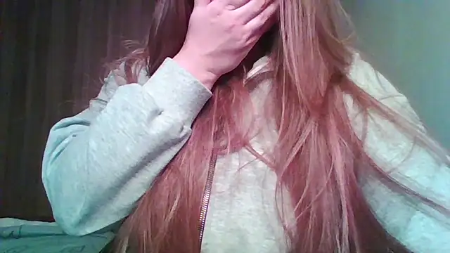 Evasapples online show from April 20, 2026, 7:37 pm