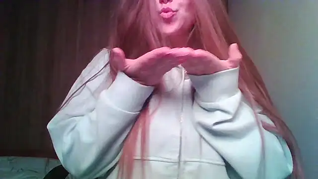 Evasapples online show from April 21, 2026, 7:50 pm