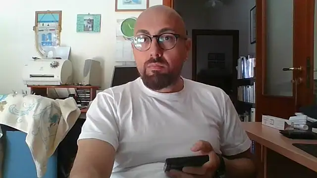 Snapshot of darione_90 chatting on May 18, 2026, 9:15 am darione 90 online show from May 18, 2026, 9:15 am