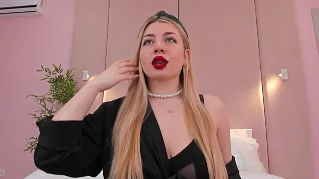 HelenaMorgan online show from February 5, 2025, 6:13 am