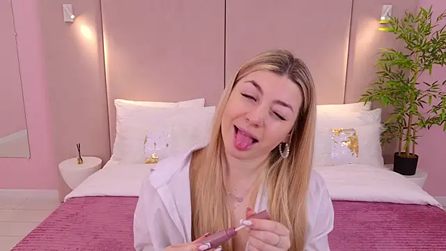 HelenaMorgan online show from February 21, 2025, 4:29 am