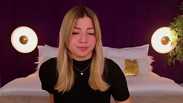 HelenaMorgan online show from October 4, 2025, 3:04 am