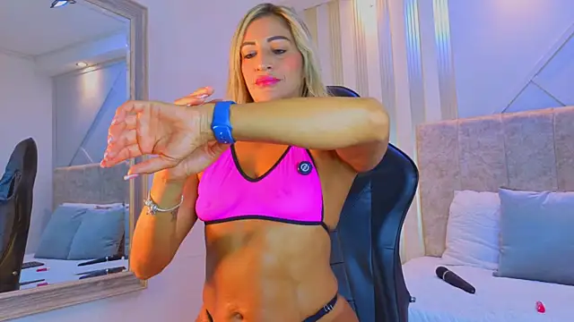 Tayra Pradit online show from March 15, 2026, 6:58 pm