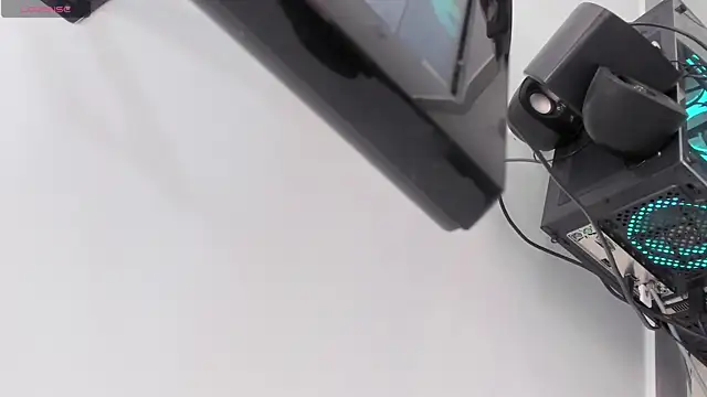 Realbadbxtch online show from November 9, 2025, 5:33 pm