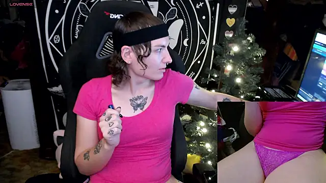 BrandiWRLD 999 online show from December 25, 2024, 7:02 pm