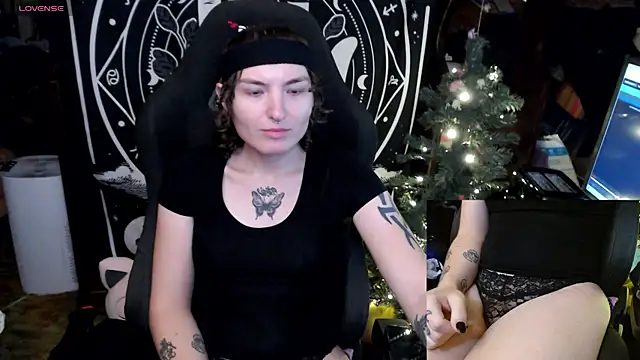 BrandiWRLD 999 online show from December 28, 2024, 5:46 pm