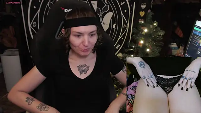 BrandiWRLD 999 online show from January 15, 2025, 10:35 pm