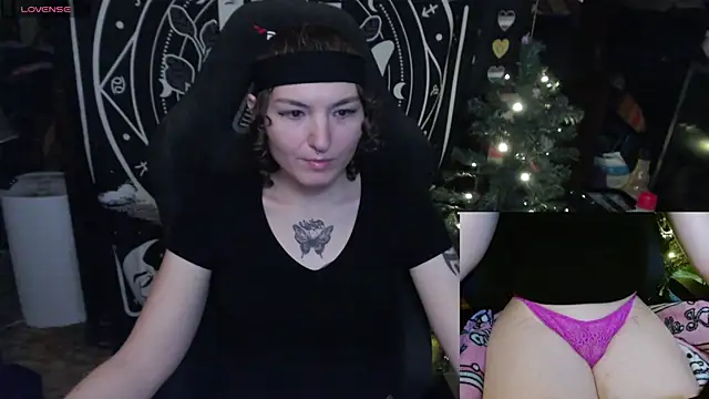 BrandiWRLD 999 online show from February 3, 2025, 5:24 pm