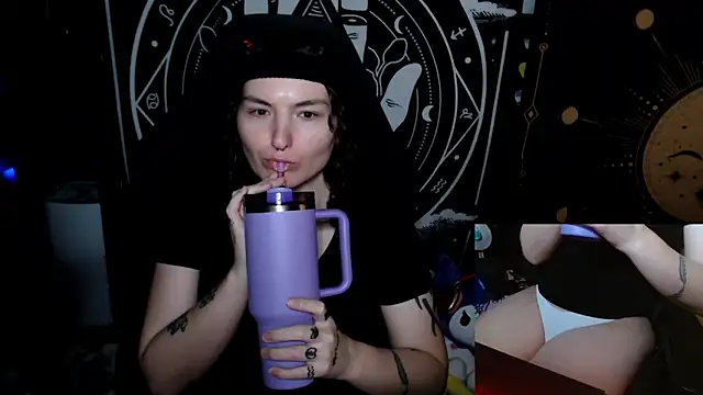 BrandiWRLD 999 online show from October 1, 2025, 9:10 pm