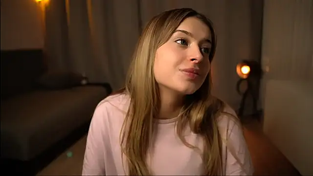 elisa moon online show from December 21, 2024, 5:07 pm