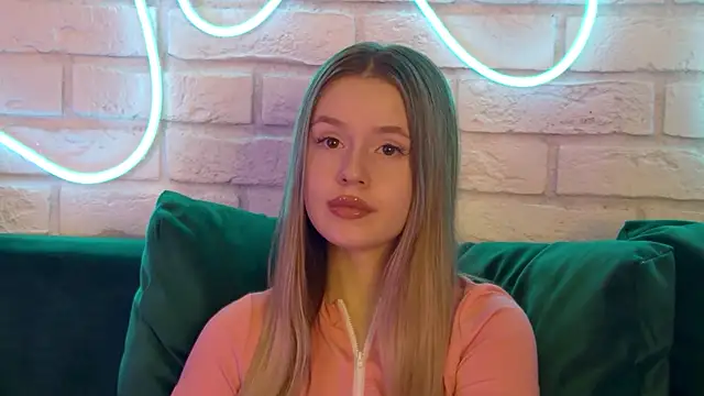 MilanaBalmain online show from March 18, 2025, 2:26 pm