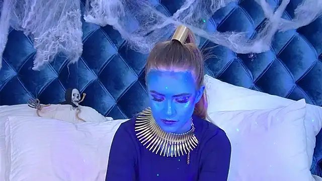 MilanaBalmain online show from October 29, 2025, 5:04 pm