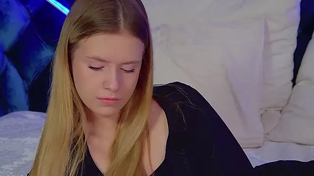 MilanaBalmain online show from November 23, 2025, 4:56 am