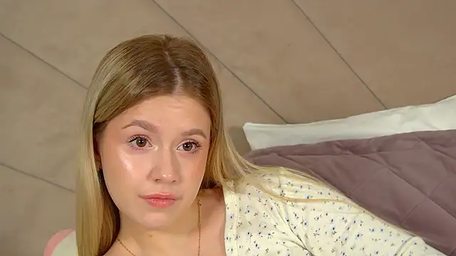 MilanaBalmain online show from March 28, 2026, 4:34 am